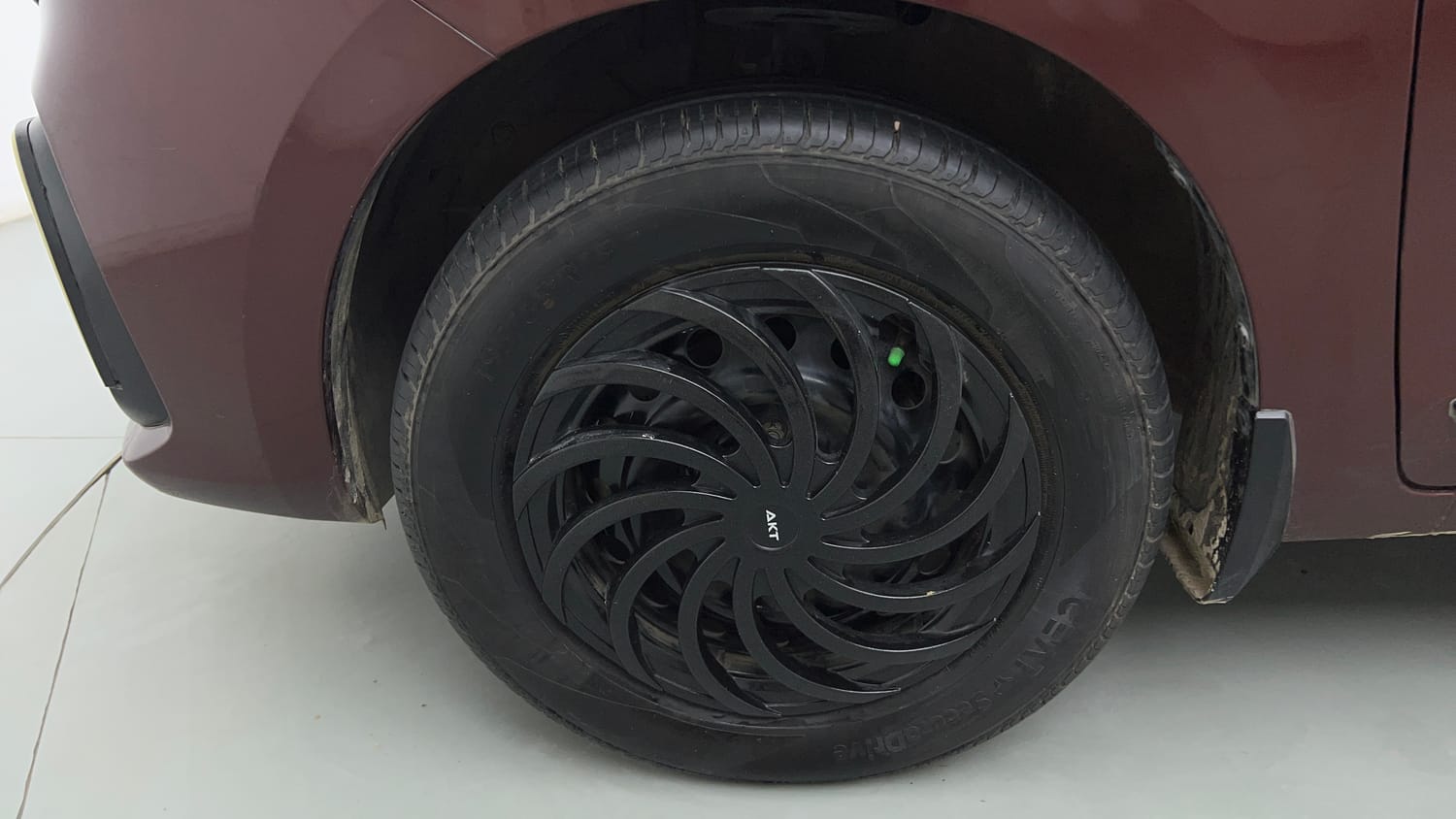 Used 2022 Maruti Suzuki New Ertiga VXi Petrol Manual tyres LEFT FRONT TYRE RIM VIEW