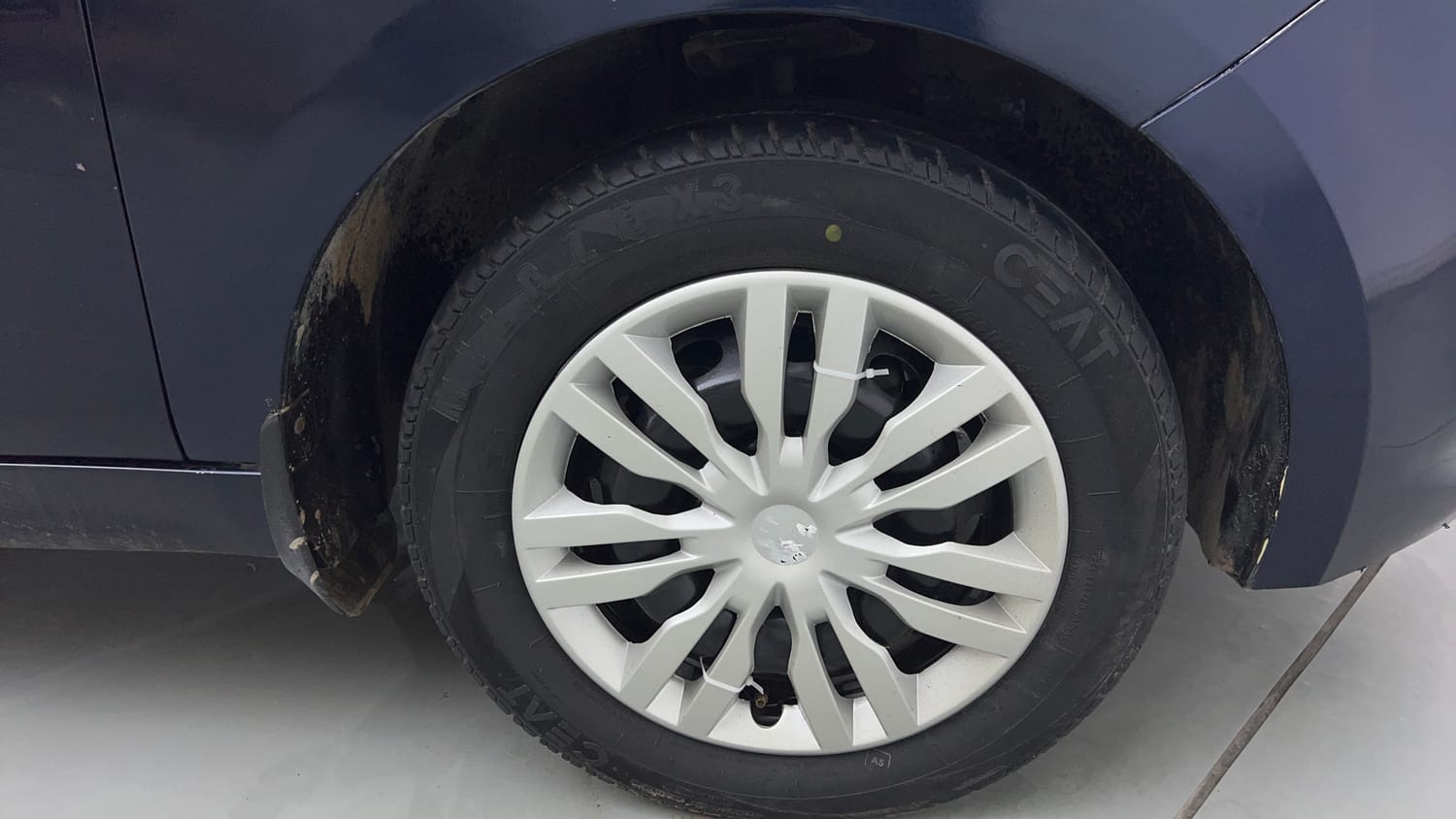 Used 2020 Tata Tigor XM Petrol Manual tyres RIGHT FRONT TYRE RIM VIEW