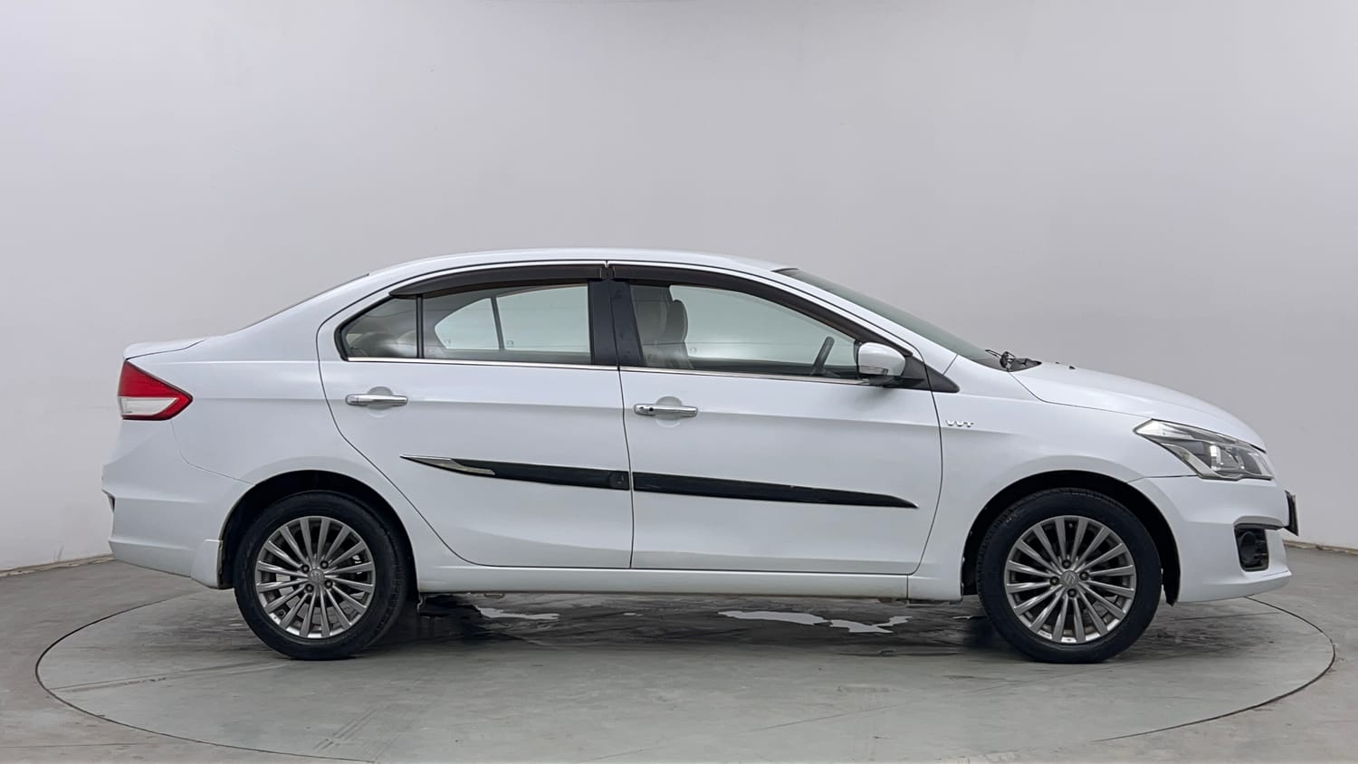Used 2015 Maruti Suzuki Ciaz ZXI+ Petrol Manual exterior RIGHT SIDE VIEW