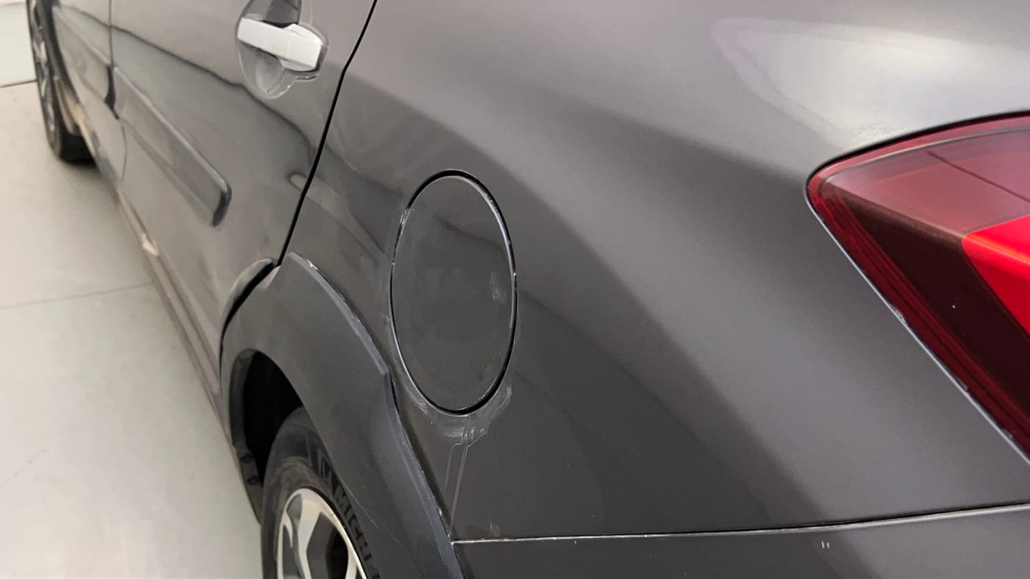 Used 2018 Honda BR-V V CVT Petrol Petrol Automatic dents MINOR DENT