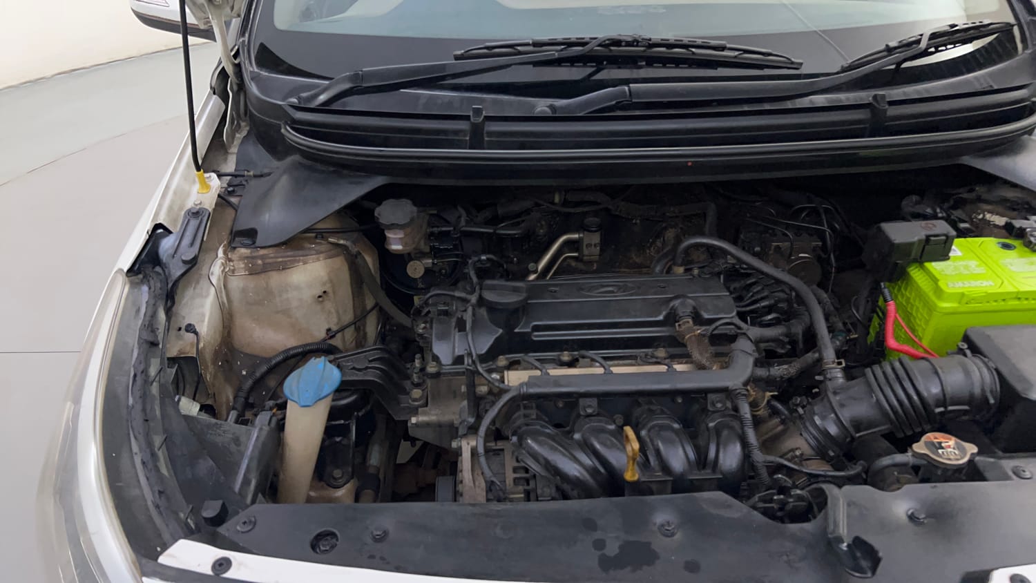 Used 2018 Hyundai Elite i20 Sportz 1.2 Petrol Manual engine ENGINE RIGHT SIDE HINGE & APRON VIEW