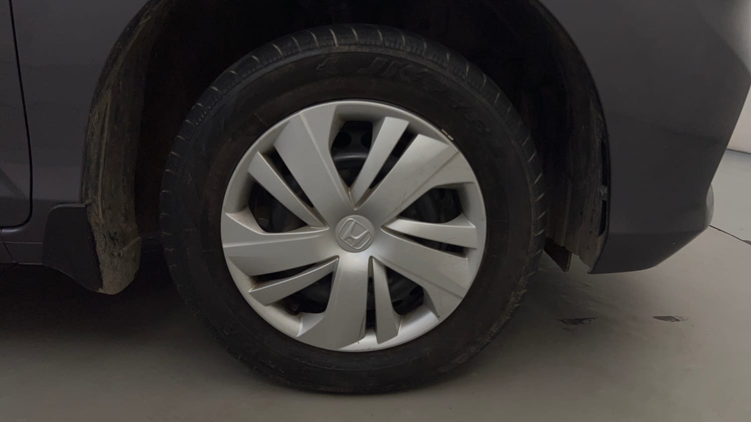Used 2020 Honda Amaze 1.2 S MT Petrol Petrol Manual tyres RIGHT FRONT TYRE RIM VIEW