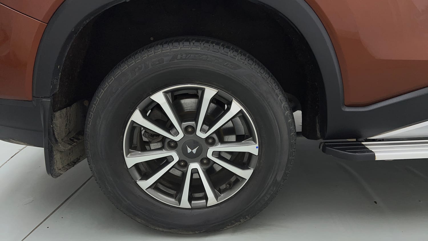 Used 2023 Mahindra Scorpio N Z8 L Petrol MT 7 STR Petrol Manual tyres RIGHT REAR TYRE RIM VIEW