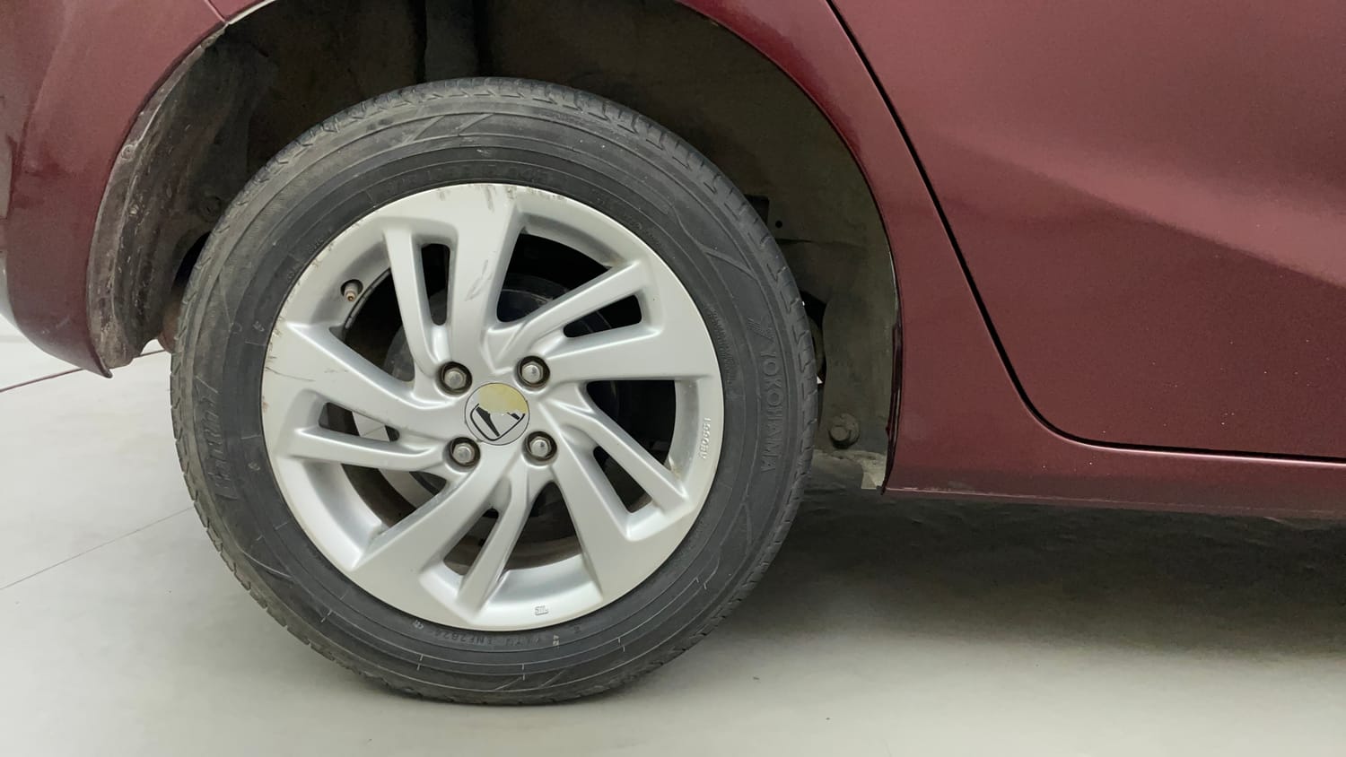 Used 2017 Honda Jazz V AT Petrol Petrol Automatic tyres RIGHT REAR TYRE RIM VIEW