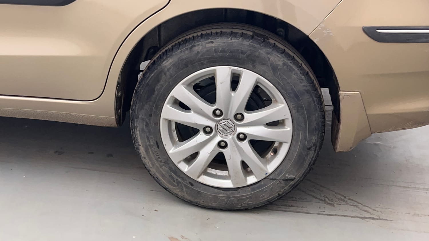Used 2016 Maruti Suzuki Ertiga ZXI Petrol Manual tyres LEFT REAR TYRE RIM VIEW