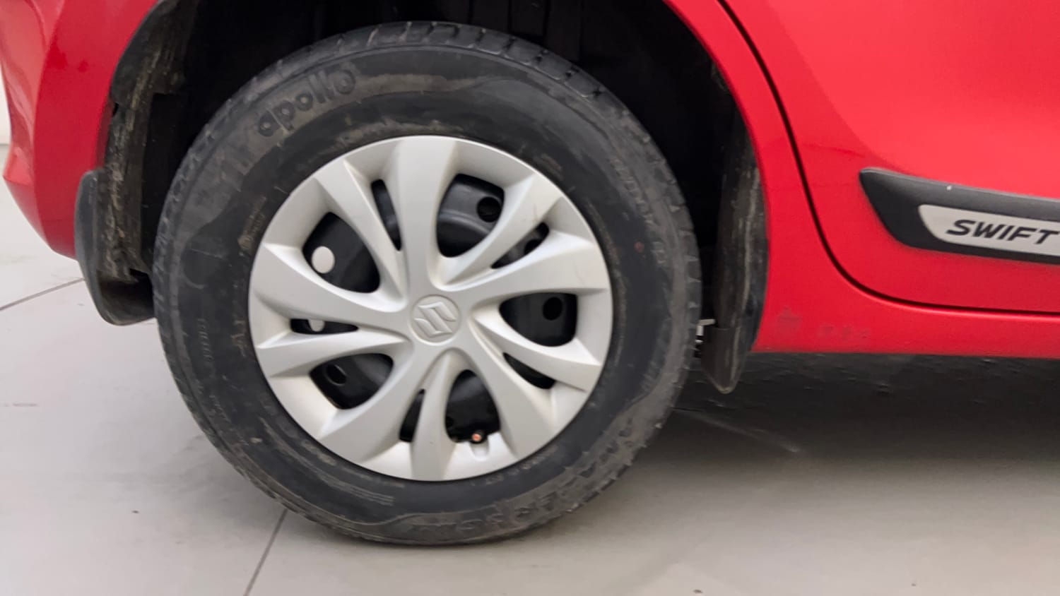 Used 2019 Maruti Suzuki Swift VXi AMT Petrol Automatic tyres RIGHT REAR TYRE RIM VIEW