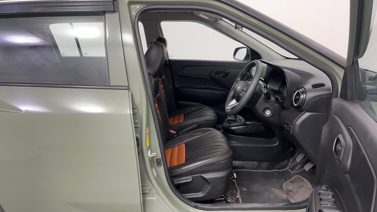Used 2024 Hyundai Exter S 1.2 MT Hy-CNG Duo Cng Manual interior RIGHT SIDE FRONT DOOR CABIN VIEW