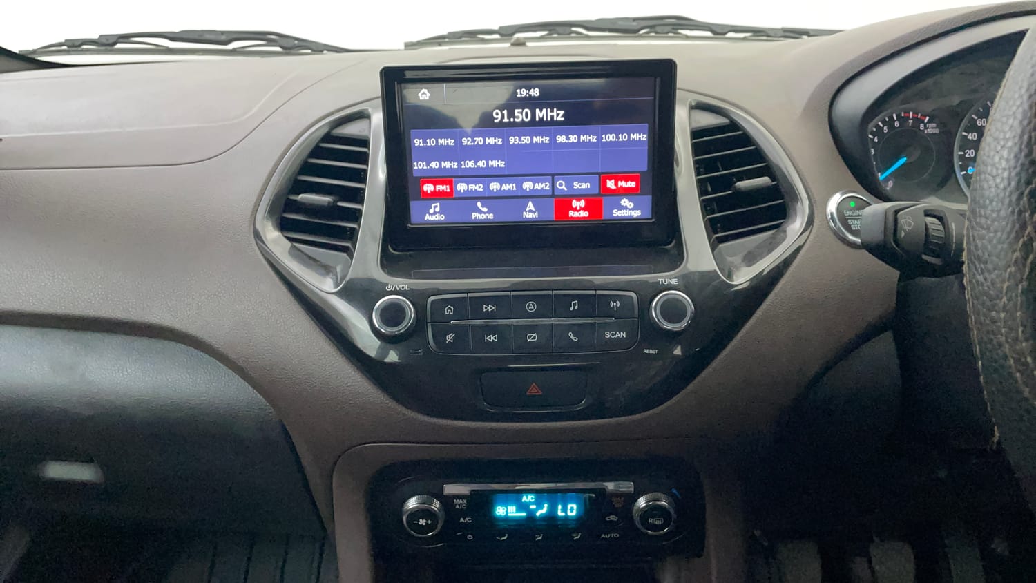 Used 2019 Ford Freestyle Titanium 1.2 Ti-VCT Petrol Manual interior MUSIC SYSTEM & AC CONTROL VIEW