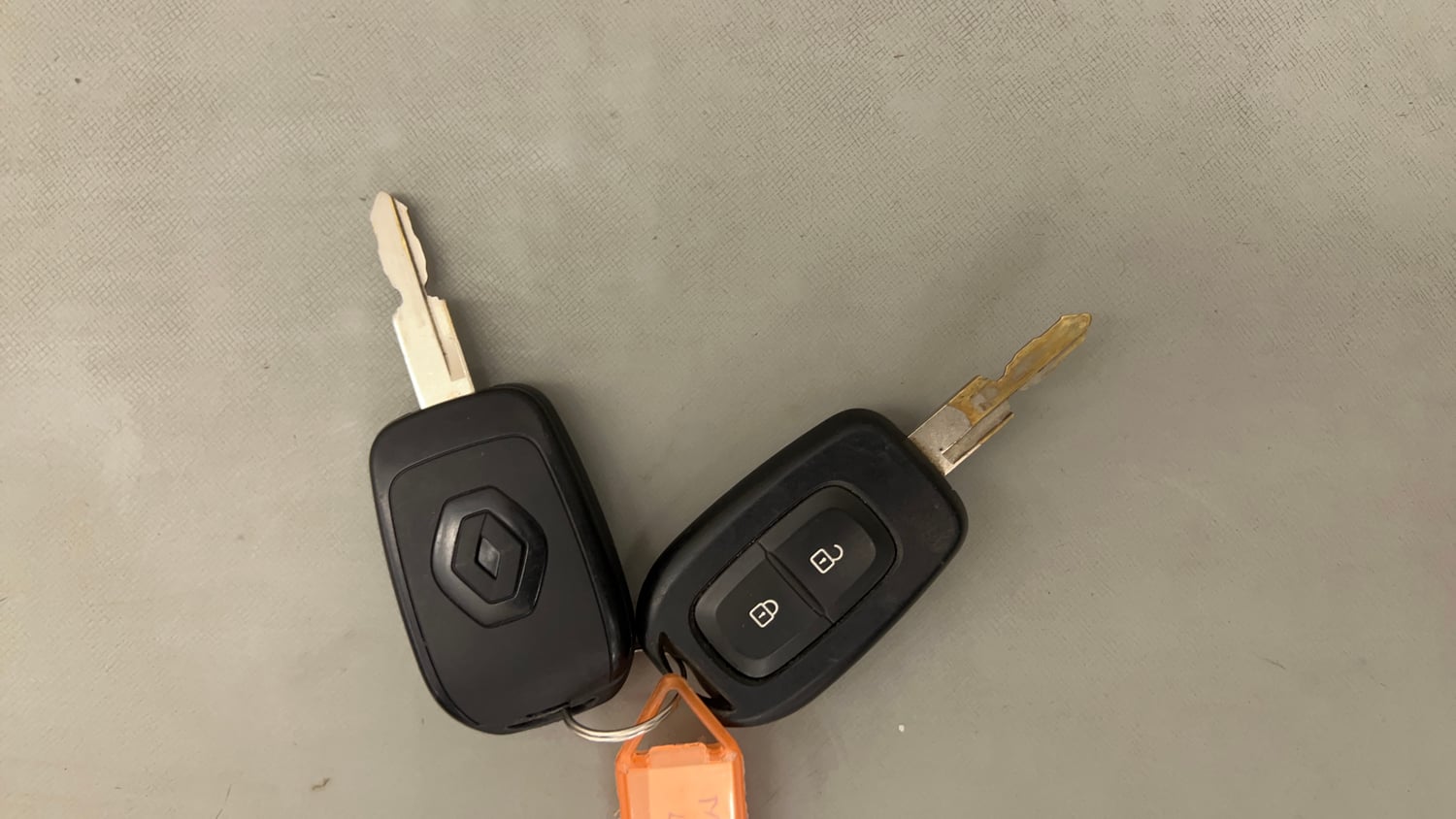 Used 2020 Renault Kwid RXL Petrol Manual extra CAR KEY VIEW