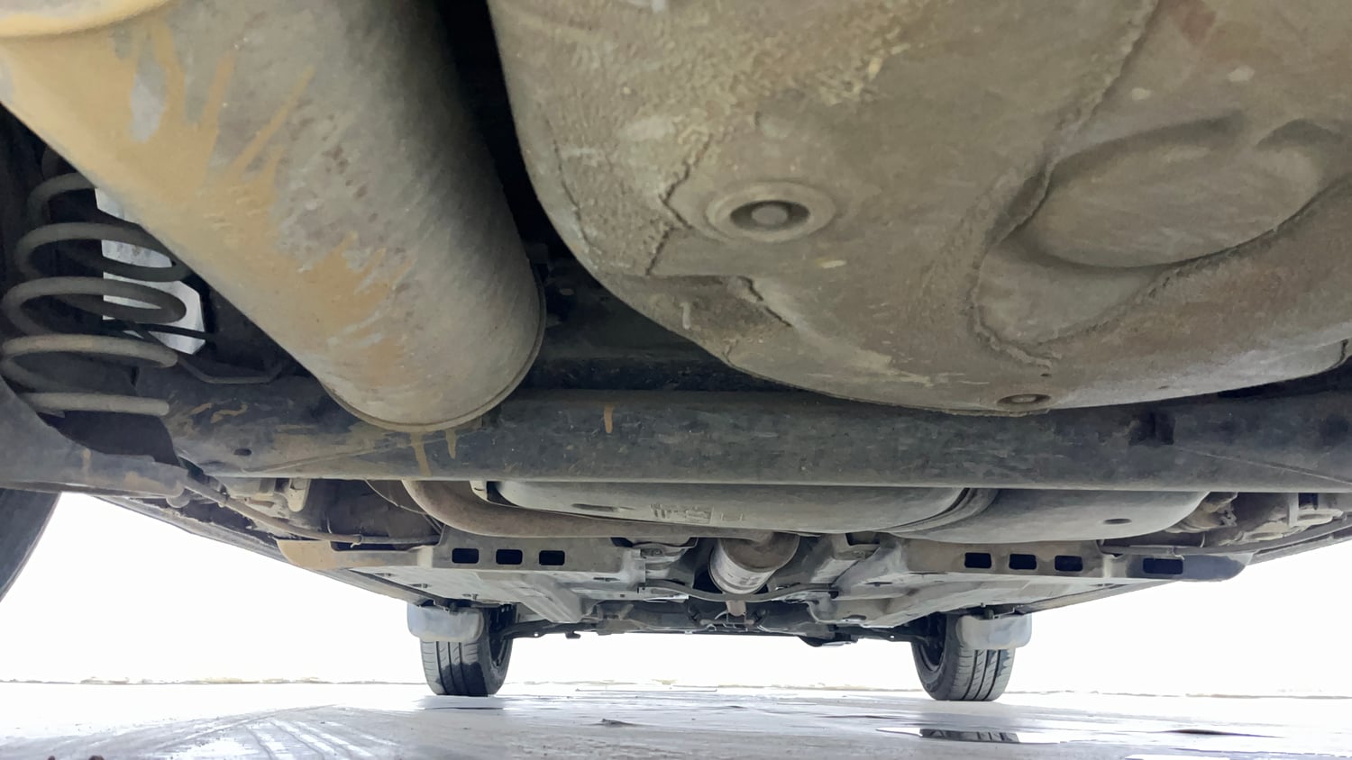 Used 2018 Volkswagen Ameo Comfortline 1.0L (P) Petrol Manual extra REAR UNDERBODY VIEW (TAKEN FROM REAR)