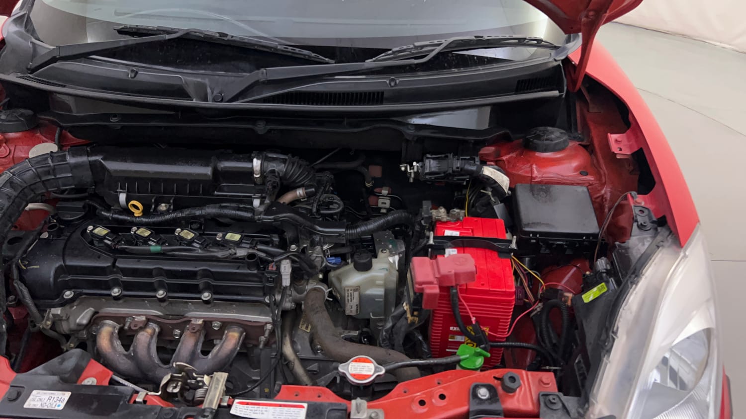 Used 2019 Maruti Suzuki Swift VXi AMT Petrol Automatic engine ENGINE LEFT SIDE HINGE & APRON VIEW