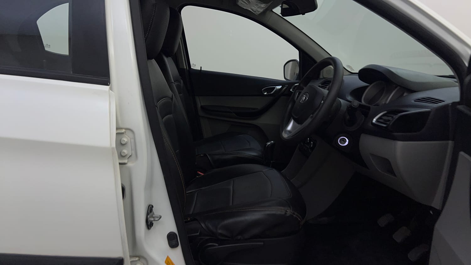 Used 2018 Tata Tiago Revotron XZ Petrol Manual interior RIGHT SIDE FRONT DOOR CABIN VIEW
