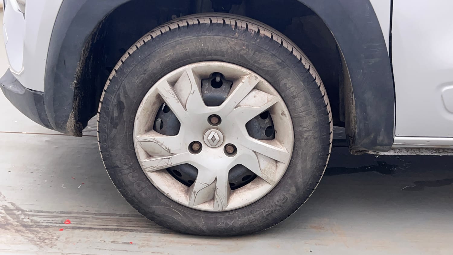 Used 2020 Renault Kwid RXL Petrol Manual tyres LEFT FRONT TYRE RIM VIEW