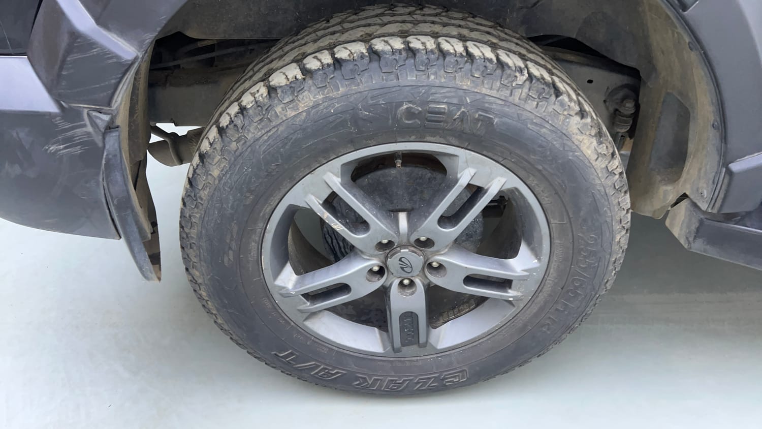 Used 2022 mahindra Thar LX Hard Top Diesel AT 4WD Diesel Automatic tyres RIGHT REAR TYRE RIM VIEW