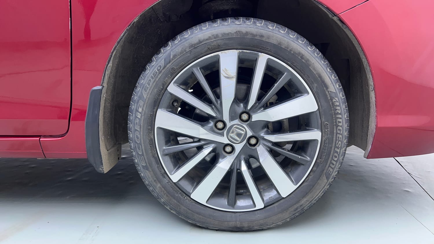 Used 2022 Honda City ZX Petrol Petrol Manual tyres RIGHT FRONT TYRE RIM VIEW