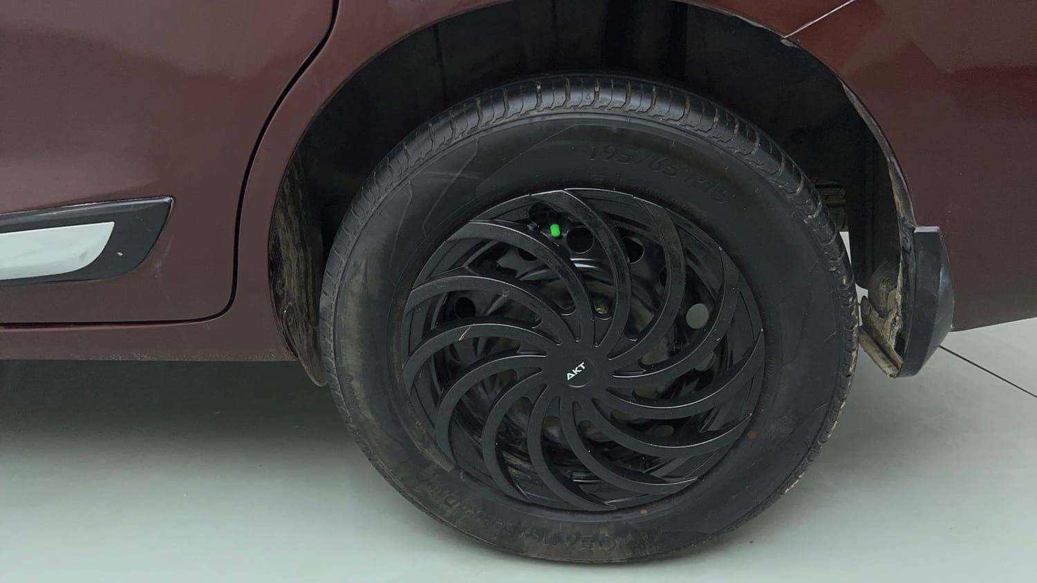 Used 2022 Maruti Suzuki New Ertiga VXi Petrol Manual tyres LEFT REAR TYRE RIM VIEW
