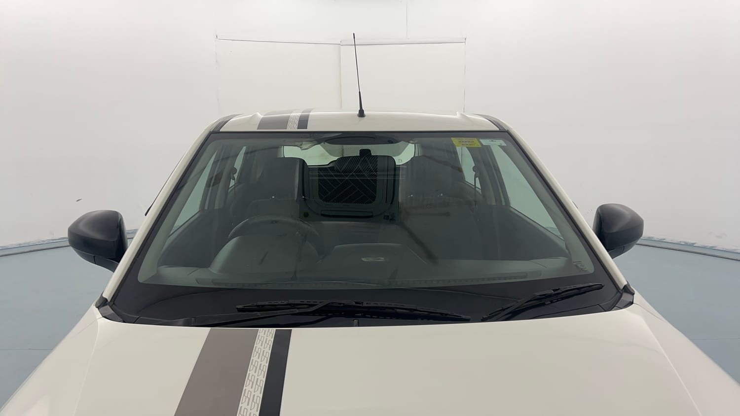 Used 2017 Maruti Suzuki Vitara Brezza LDi (O) Diesel Manual exterior FRONT WINDSHIELD VIEW