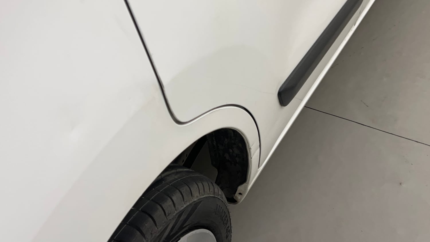 Used 2016 Maruti Suzuki Wagon R 1.0 VXI AMT Petrol Automatic dents MINOR SCRATCH