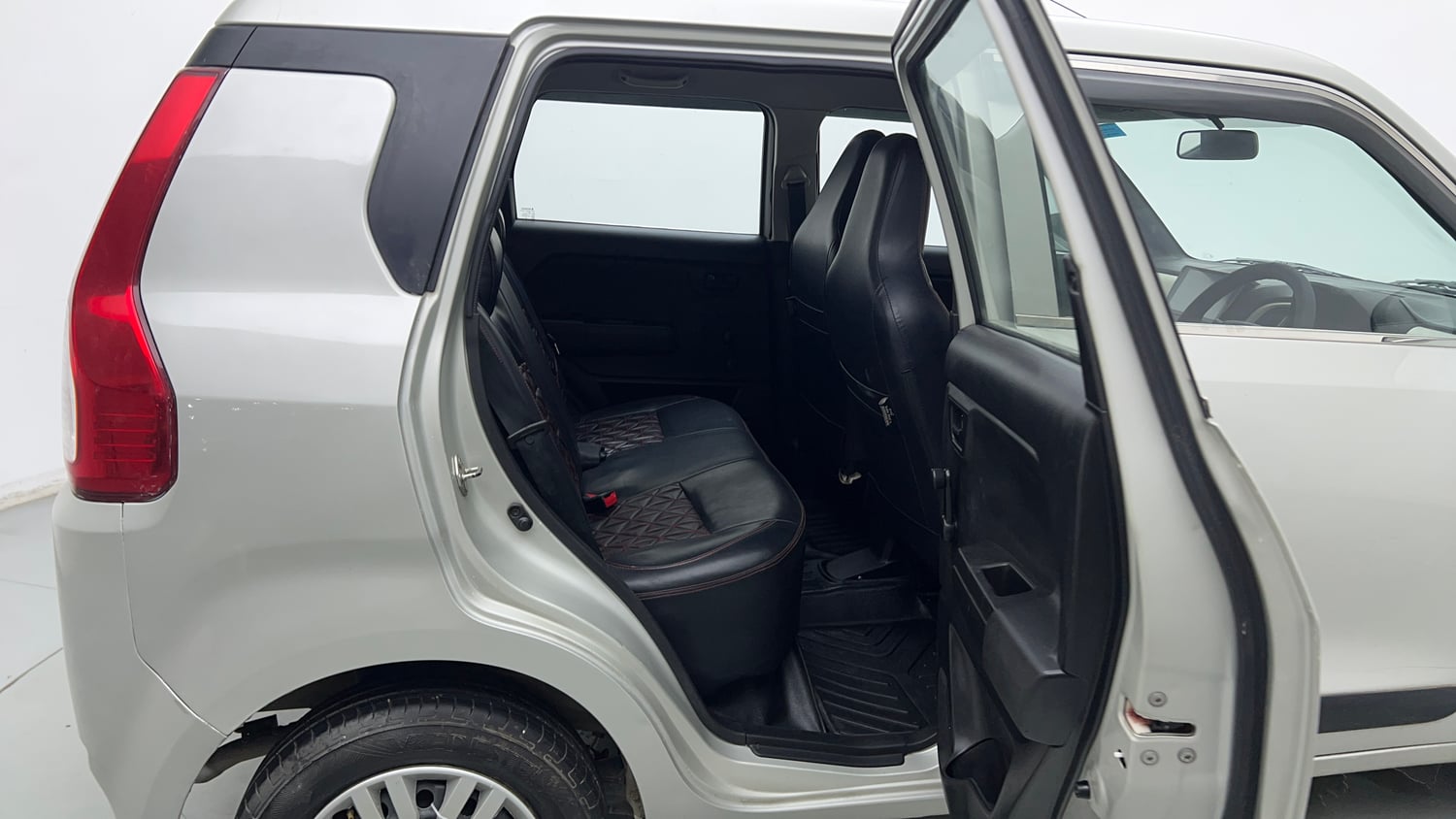 Used 2021 Maruti Suzuki Wagon R LXi 1.0 CNG Cng Manual interior RIGHT SIDE REAR DOOR CABIN VIEW