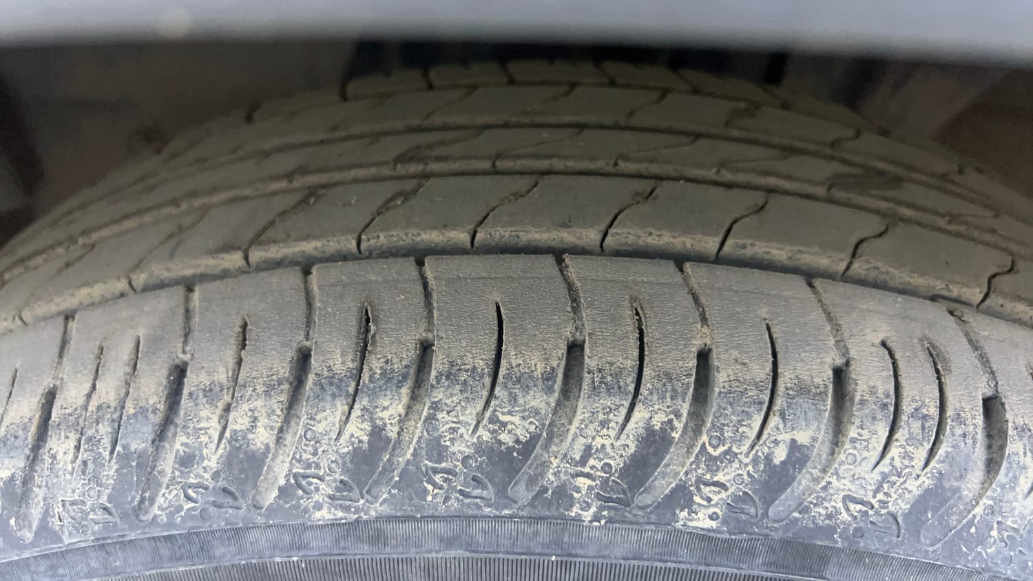 Used 2021 Nissan Magnite XV Premium Turbo CVT Petrol Automatic tyres LEFT FRONT TYRE TREAD VIEW