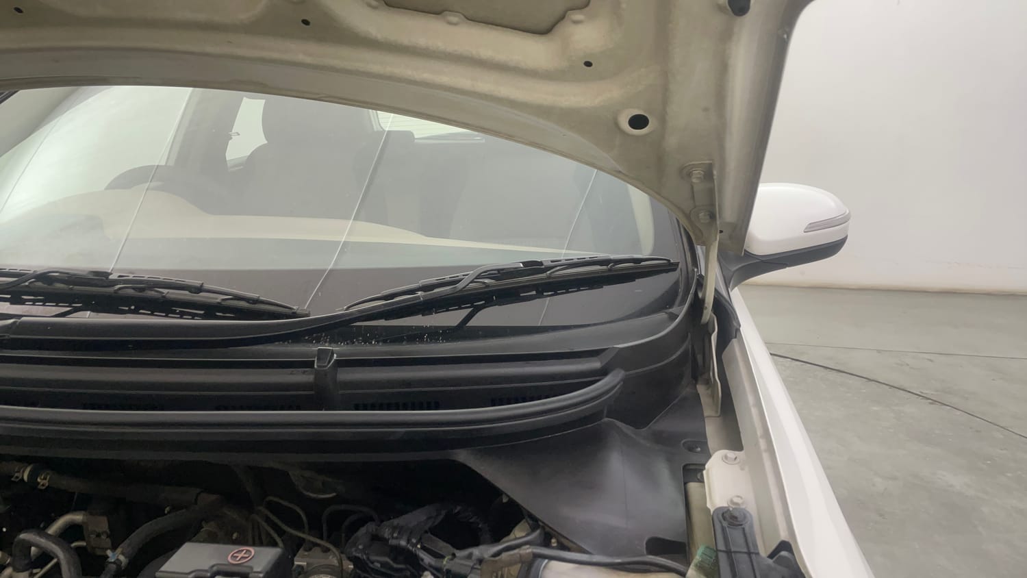 Used 2019 Hyundai Elite i20 Asta 1.2 (O) Petrol Manual engine ENGINE LEFT SIDE HINGE & APRON VIEW