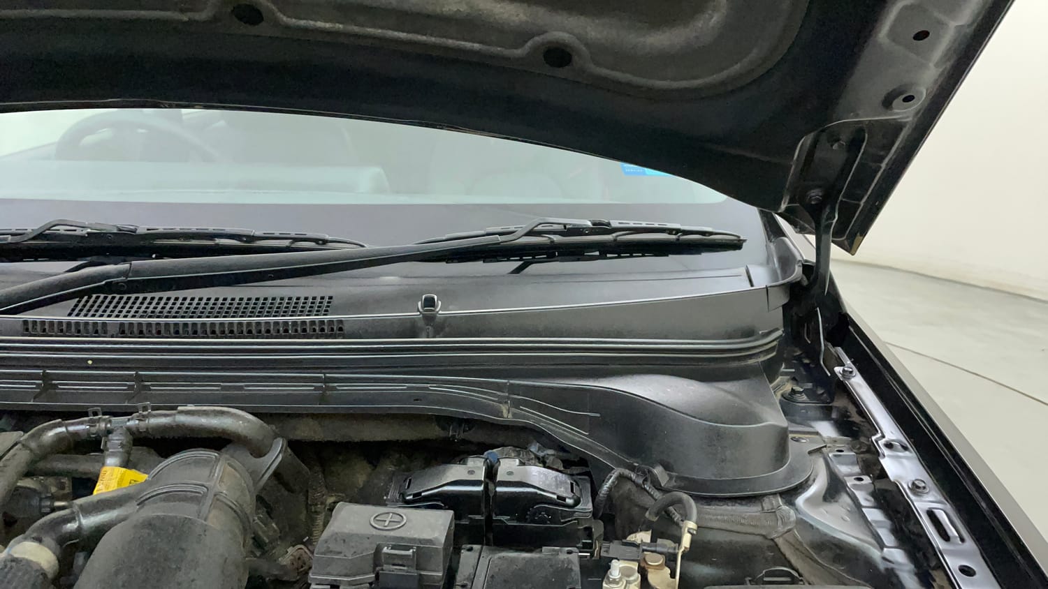 Used 2024 Hyundai Verna SX (O) 1.5 Turbo Petrol DCT Petrol Automatic engine ENGINE LEFT SIDE HINGE & APRON VIEW