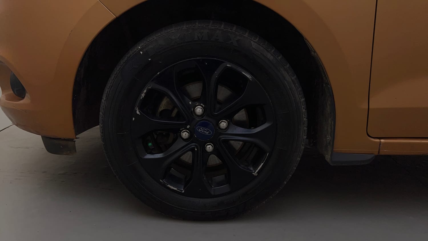 Used 2016 Ford Figo Titanium1.5 TDCi Diesel Manual tyres LEFT FRONT TYRE RIM VIEW