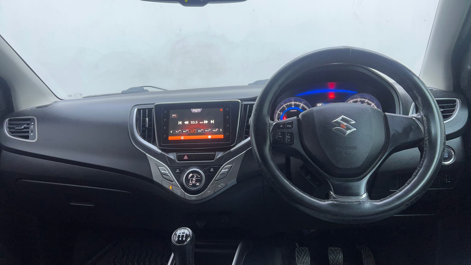 Used 2021 Maruti Suzuki Baleno Zeta Petrol Manual interior DASHBOARD VIEW