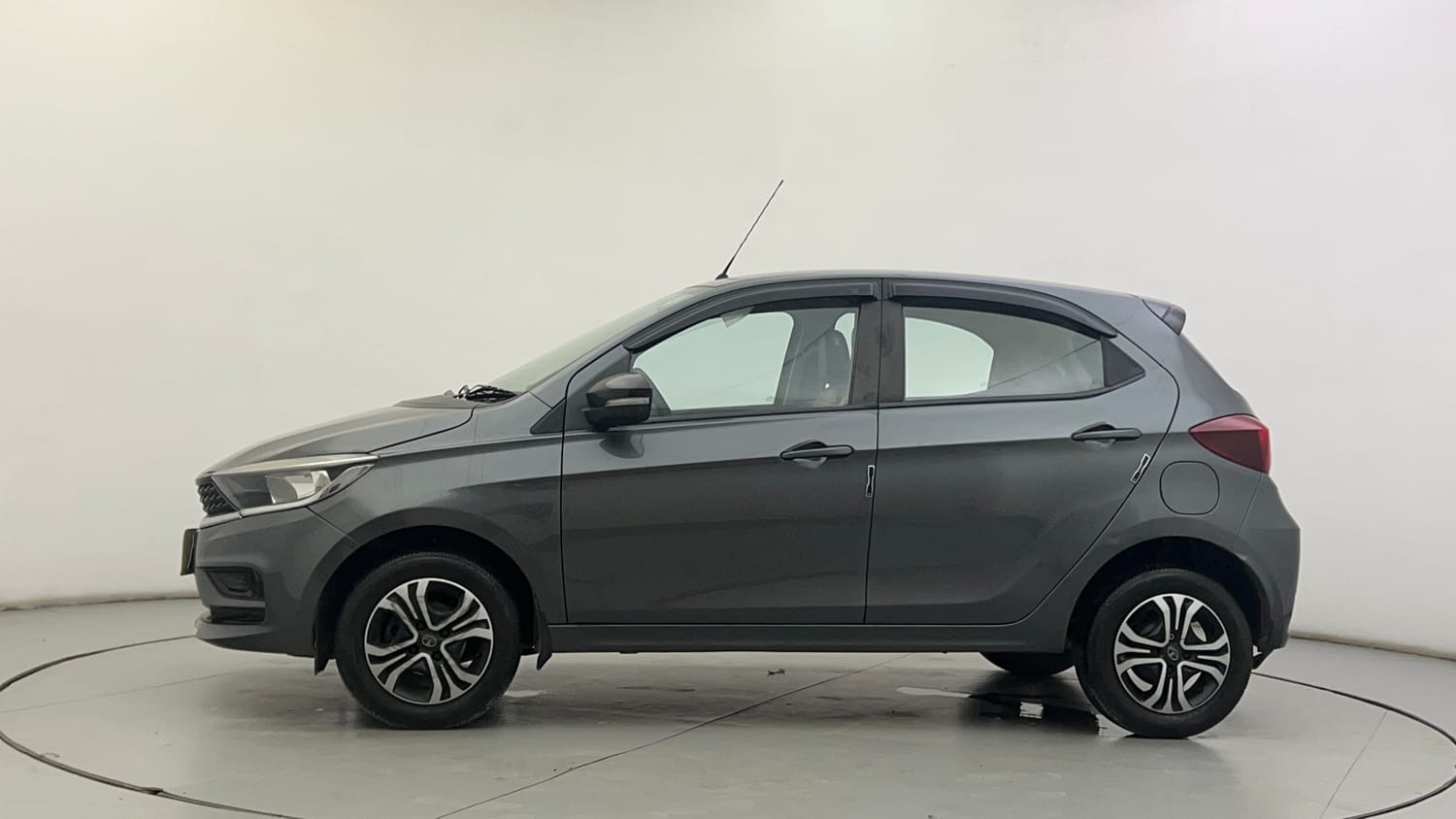 Used 2022 Tata Tiago XT CNG Cng Manual exterior LEFT SIDE VIEW