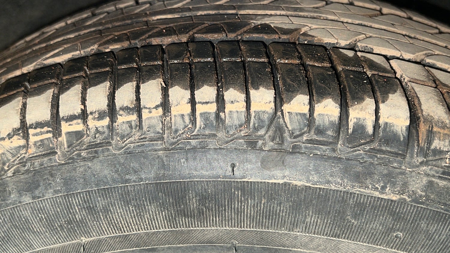 Used 2023 Tata Tigor XZA Plus Leatherette Pack Petrol Automatic tyres RIGHT FRONT TYRE TREAD VIEW