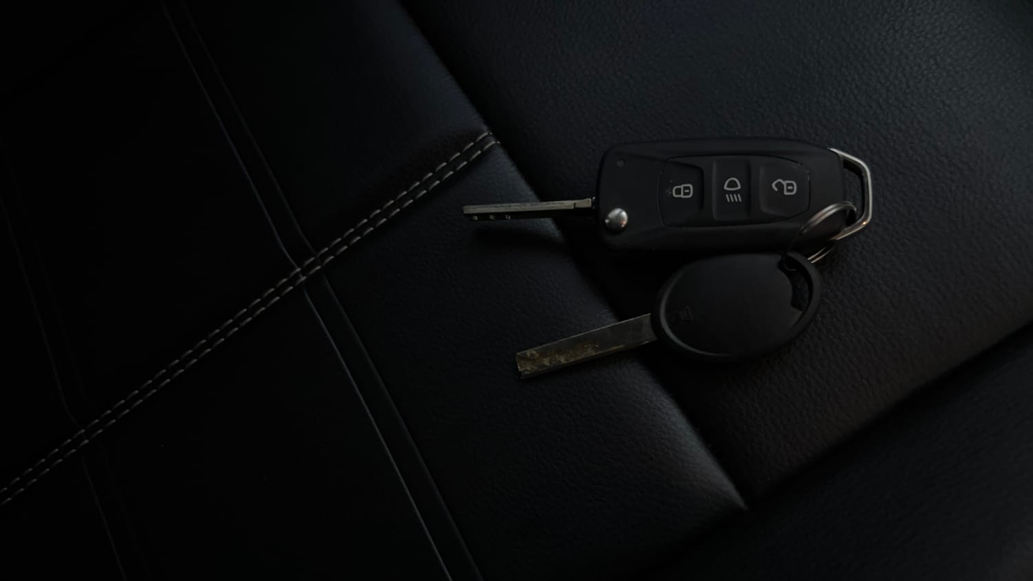 Used 2025 Tata Punch Adventure Plus AMT Petrol Automatic extra CAR KEY VIEW