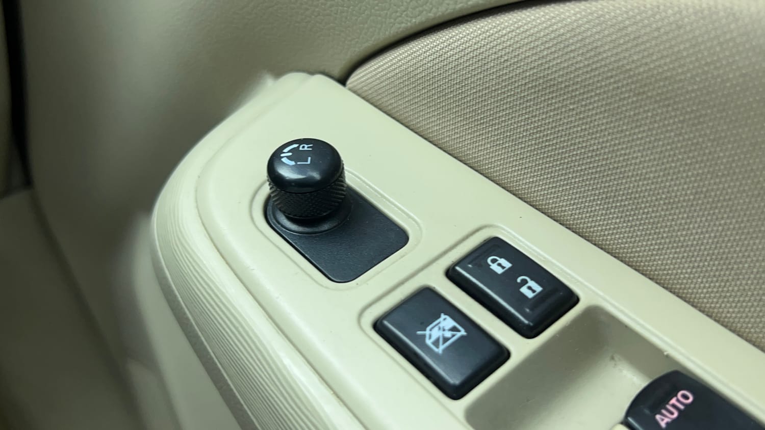 Used 2018 Maruti Suzuki Dzire VXi Petrol Manual top_features Adjustable ORVM