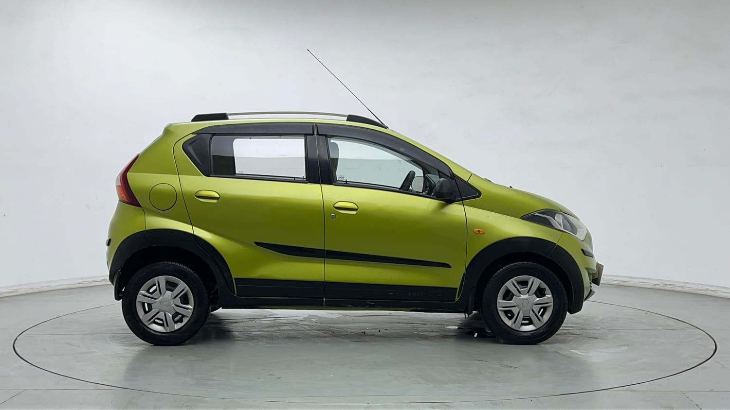 Used 2017 Datsun Redi-GO S Petrol Manual exterior RIGHT SIDE VIEW