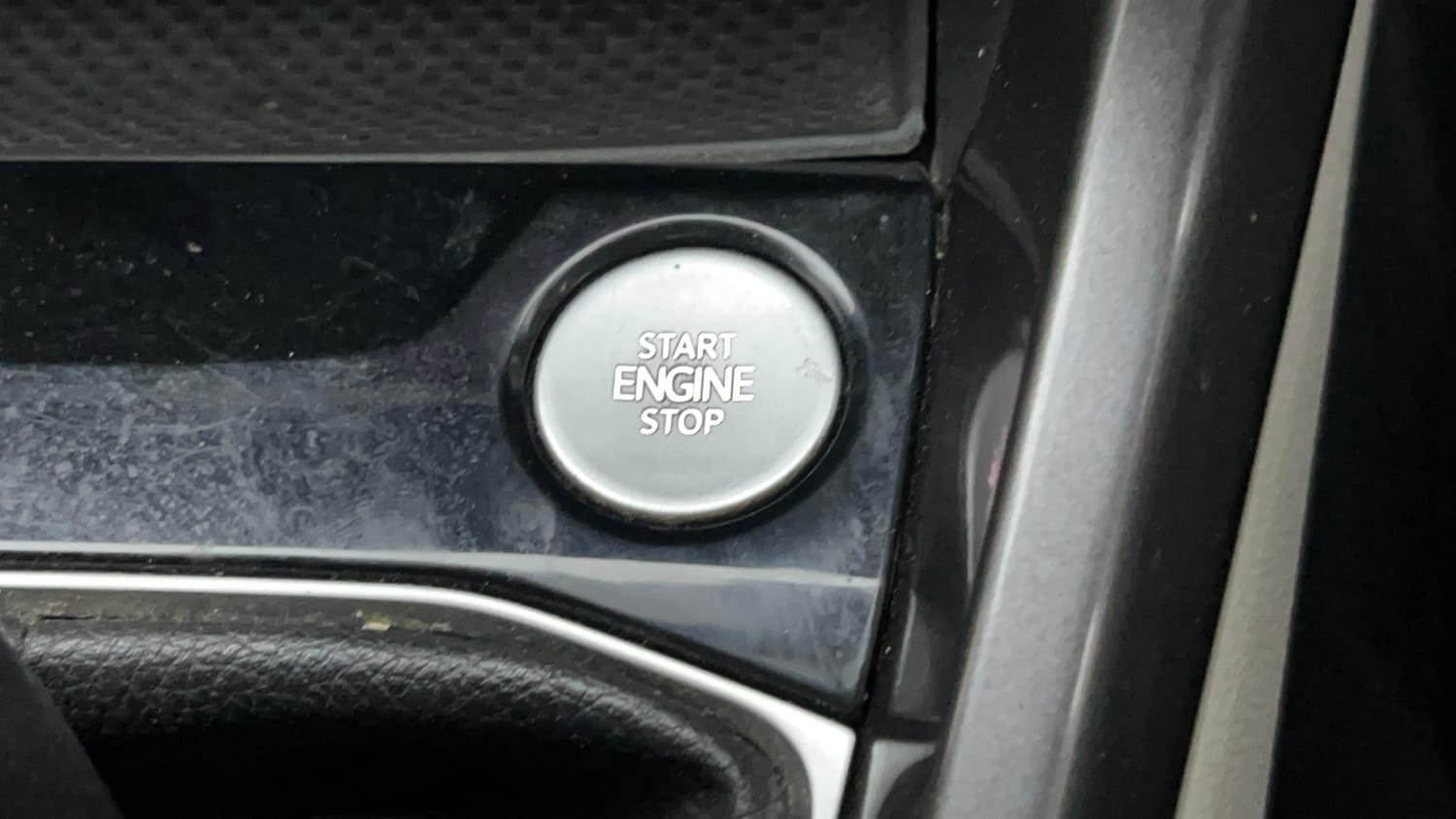 Used 2022 Volkswagen Taigun Topline 1.0 TSI AT Petrol Automatic top_features Keyless start