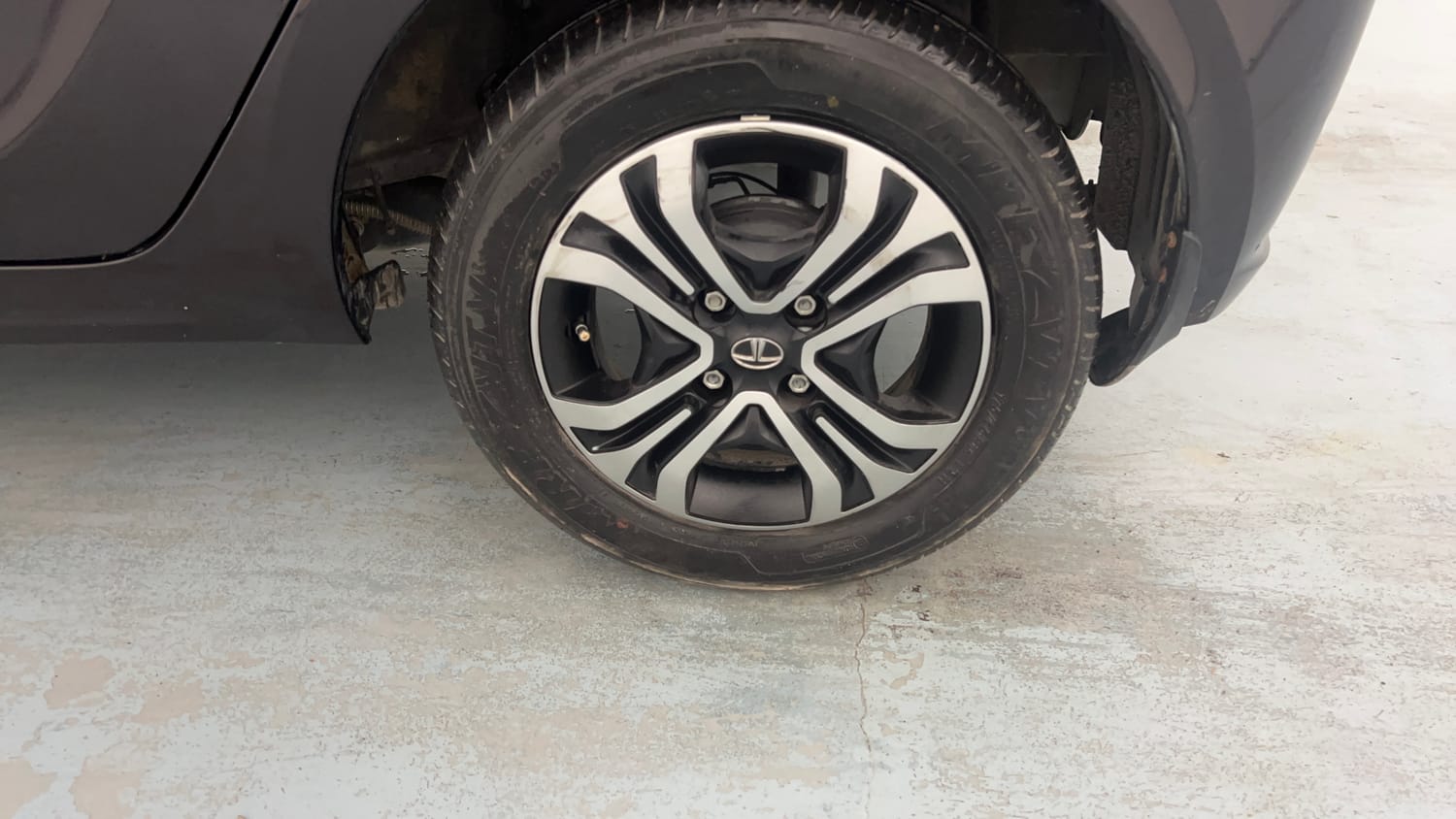 Used 2023 Tata Tiago XT Petrol Manual tyres LEFT REAR TYRE RIM VIEW