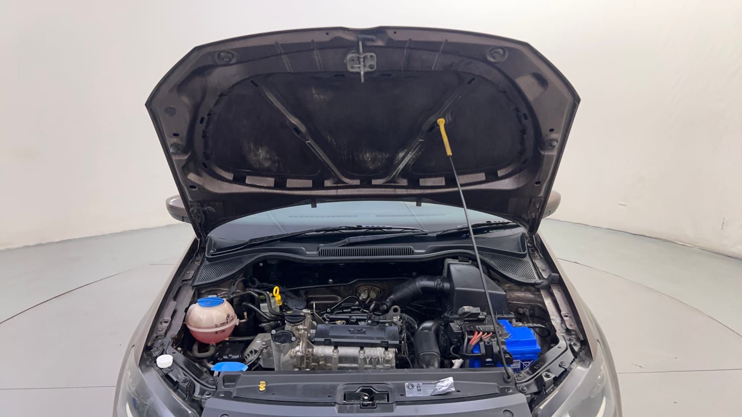 Used 2016 Volkswagen Ameo Highline1.2L (P) Petrol Manual engine ENGINE & BONNET OPEN FRONT VIEW