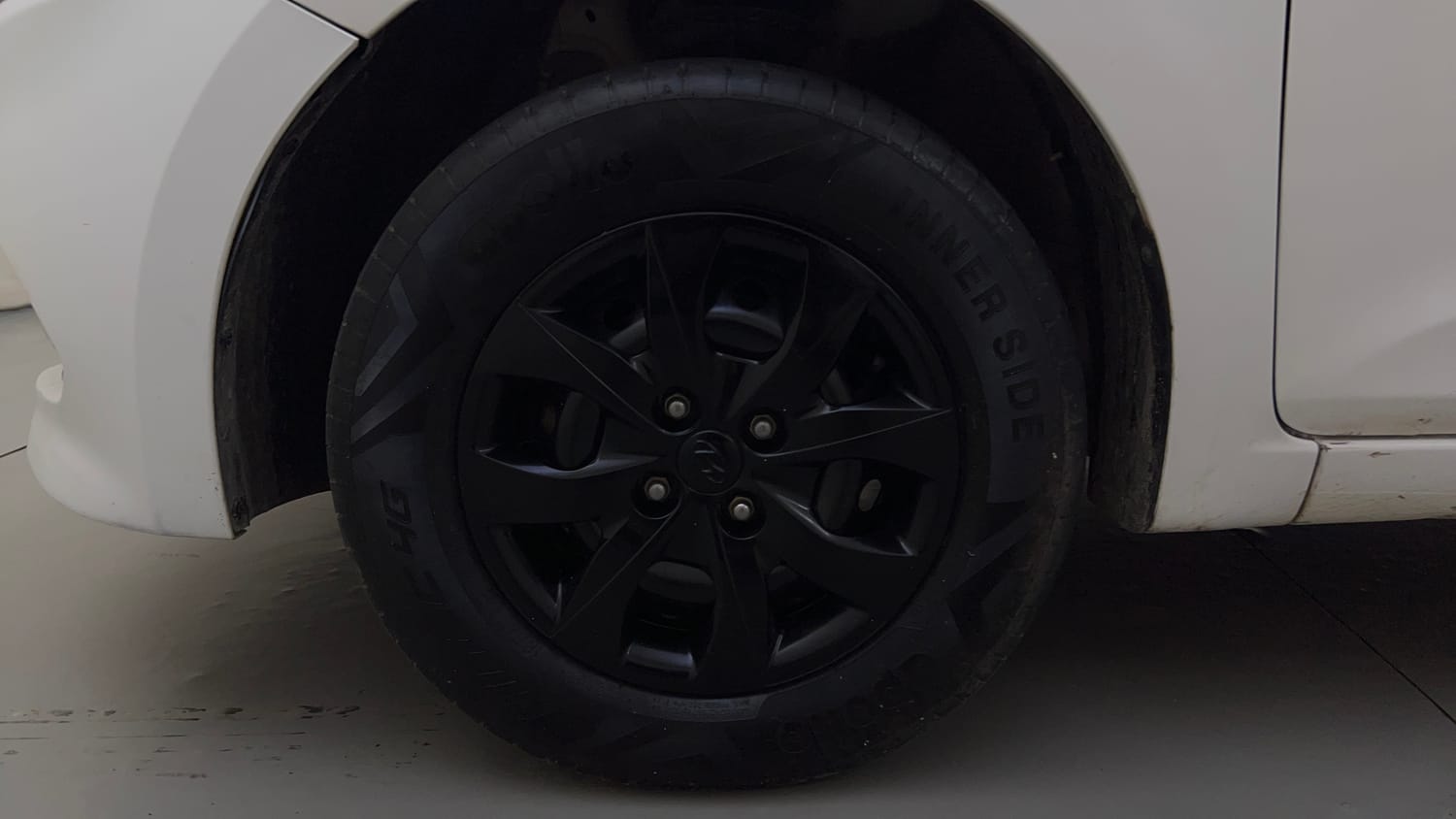 Used 2018 Hyundai Elite i20 Sportz 1.2 Petrol Manual tyres LEFT FRONT TYRE RIM VIEW