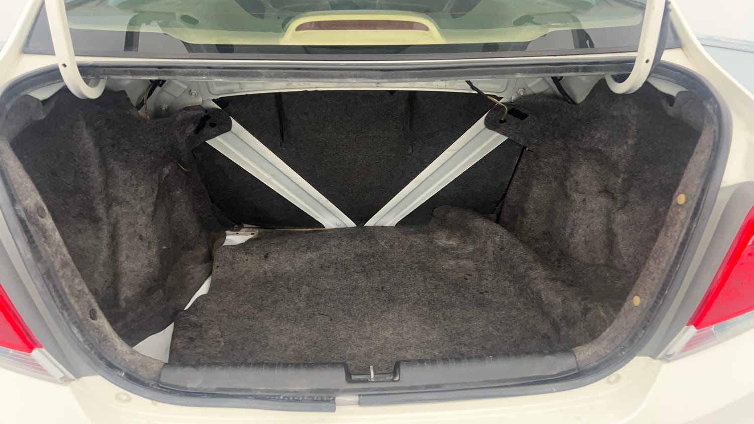 Used 2015 Honda Amaze 1.2 SX i-VTEC Petrol Manual interior DICKY INSIDE VIEW