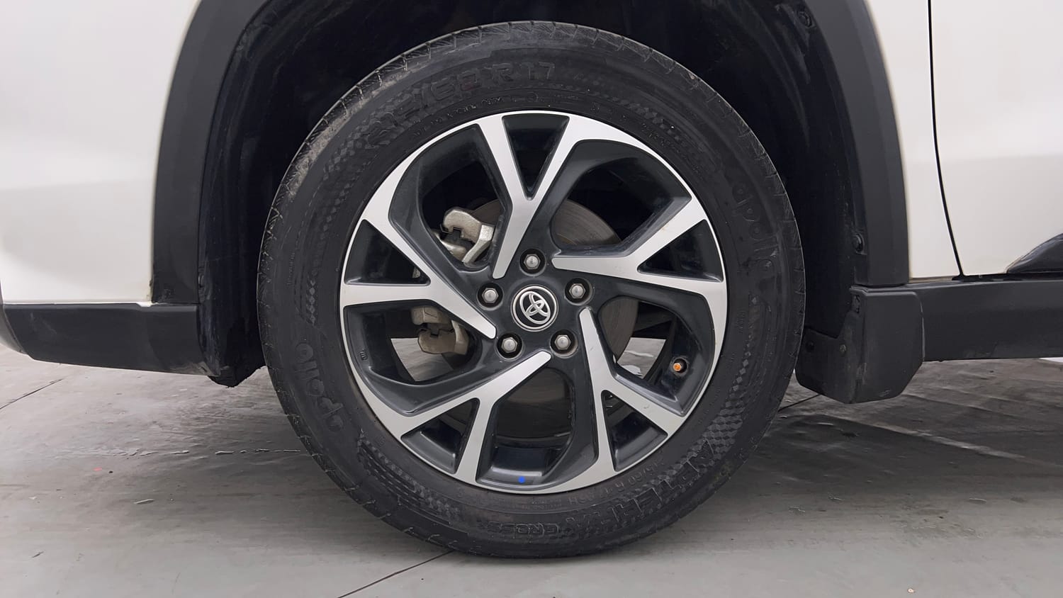 Used 2024 Toyota Urban Cruiser Hyryder G AT NeoDrive Petrol Automatic tyres LEFT FRONT TYRE RIM VIEW