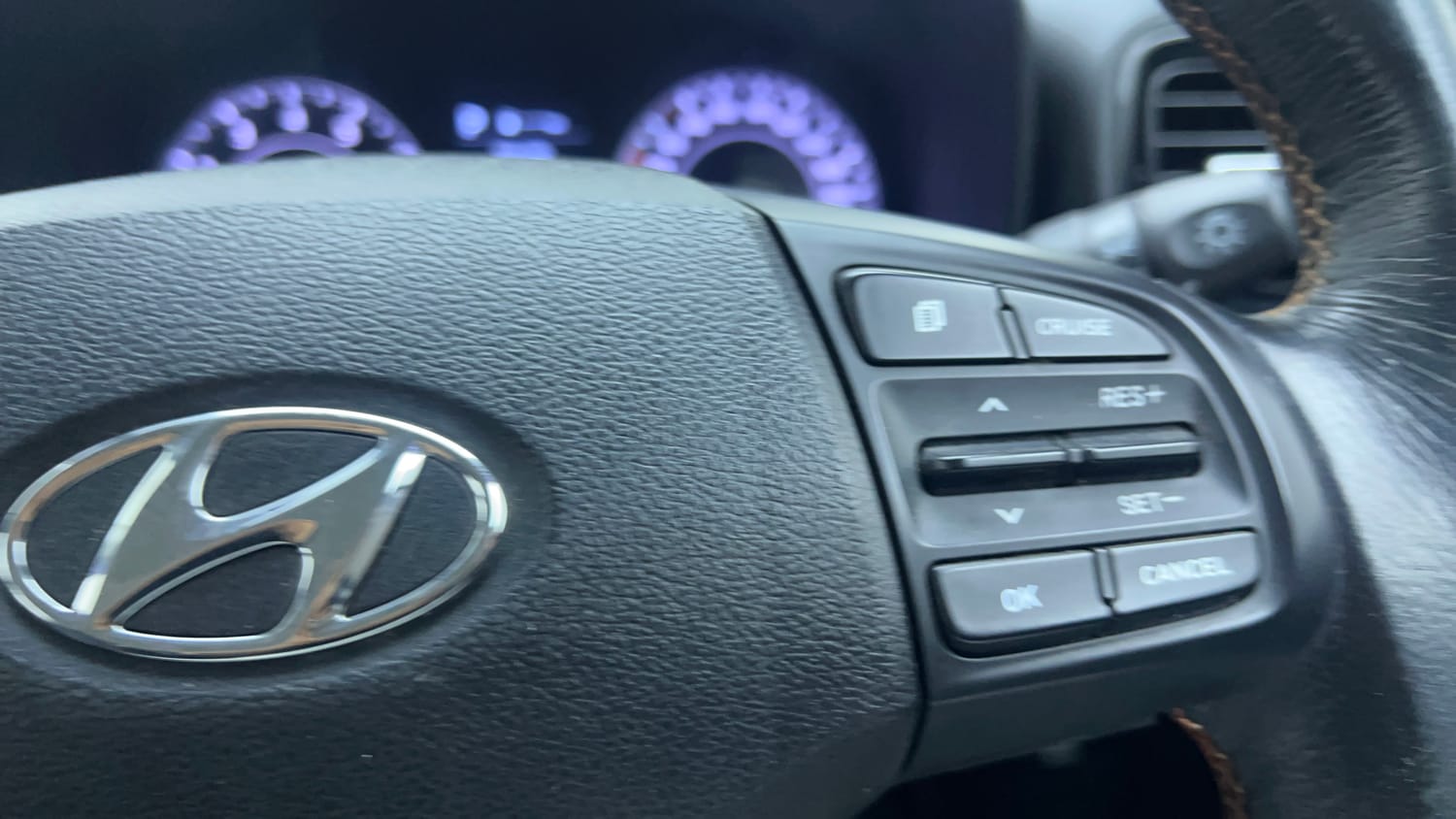 Used 2019 Hyundai Venue SX Plus 1.0 Turbo DCT Dual Tone Petrol Automatic top_features Cruise control