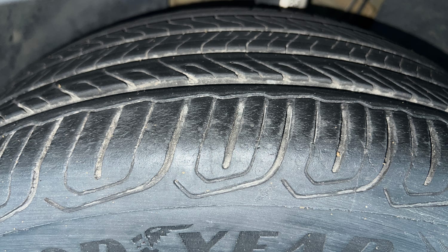 Used 2022 Volkswagen Taigun Topline 1.0 TSI AT Petrol Automatic tyres LEFT FRONT TYRE TREAD VIEW
