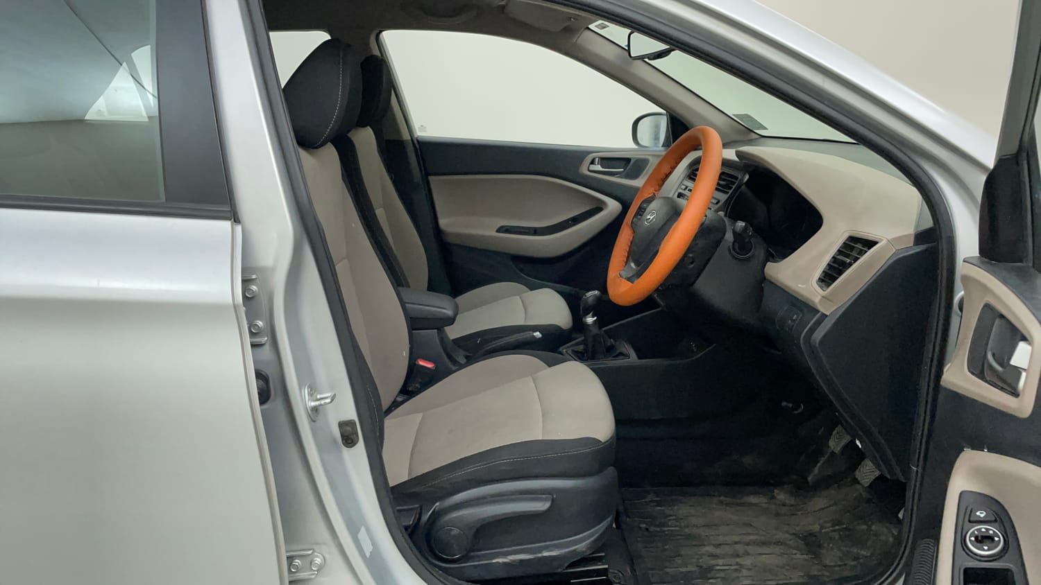 Used 2015 Hyundai Elite i20 Sportz 1.2 (O) Petrol Manual interior RIGHT SIDE FRONT DOOR CABIN VIEW