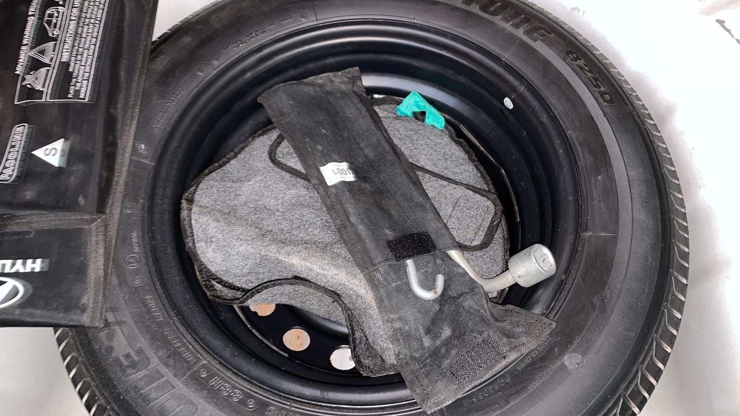 Used 2019 Hyundai Elite i20 Sportz Plus 1.2 Dual Tone Petrol Manual tyres SPARE TYRE VIEW