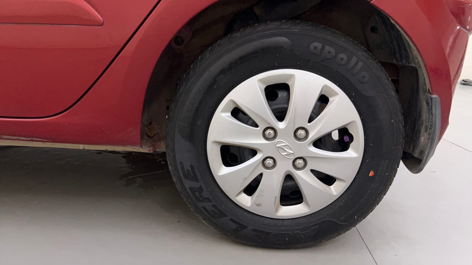 Used 2012 Hyundai i10 Sportz 1.2 Kappa2 Petrol Manual tyres LEFT REAR TYRE RIM VIEW