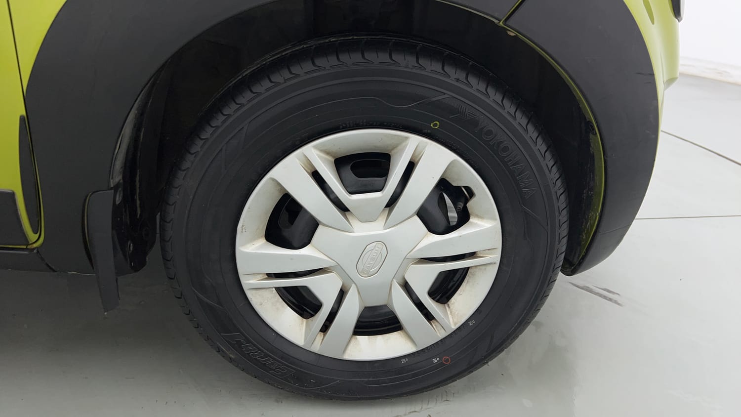 Used 2017 Datsun Redi-GO S Petrol Manual tyres RIGHT FRONT TYRE RIM VIEW