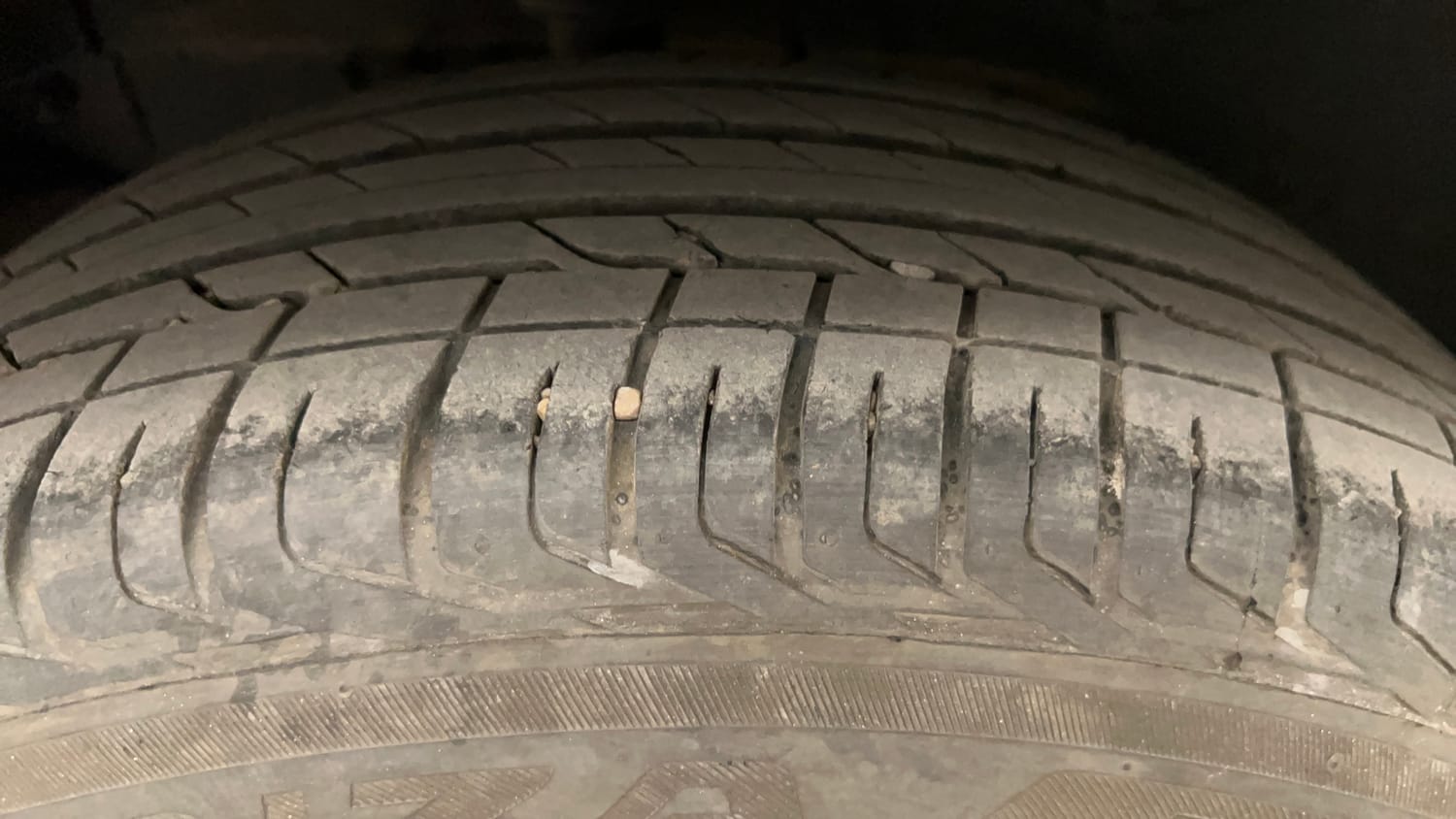 Used 2022 Tata Nexon XZA Plus (O) Diesel Diesel Automatic tyres RIGHT REAR TYRE TREAD VIEW