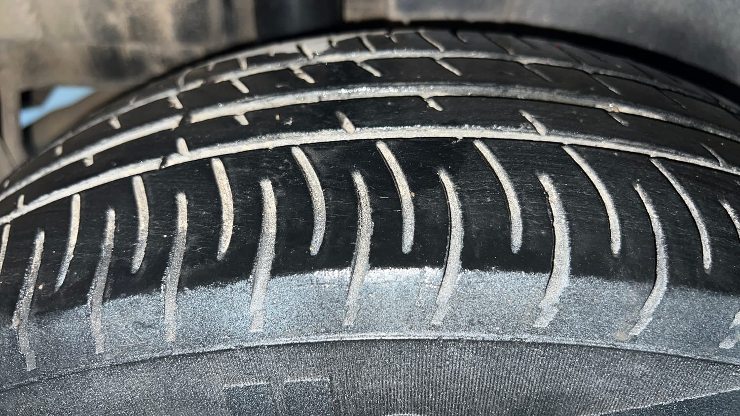Used 2015 Maruti Suzuki Swift VXi Petrol Manual tyres RIGHT REAR TYRE TREAD VIEW