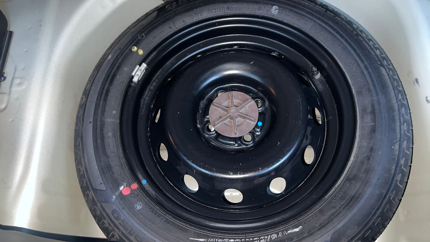 Used 2021 Maruti Suzuki Ignis Zeta 1.2 MT Petrol Manual tyres SPARE TYRE VIEW