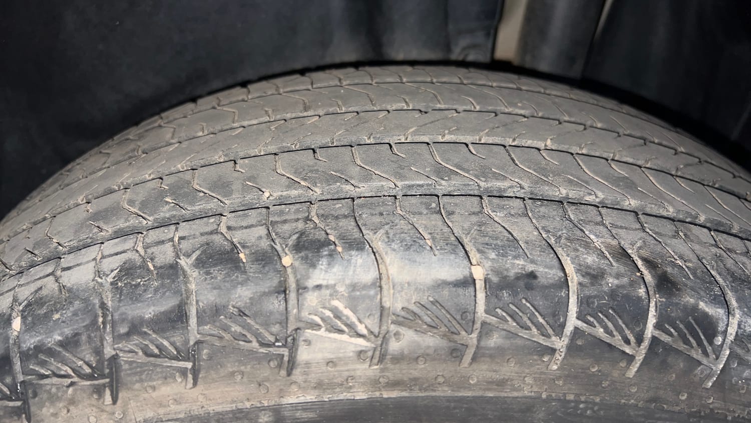 Used 2024 Toyota Urban Cruiser Hyryder G AT NeoDrive Petrol Automatic tyres LEFT REAR TYRE TREAD VIEW