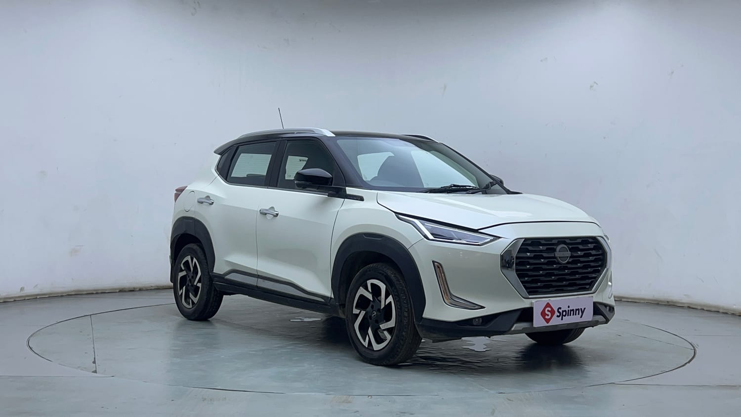 Used 2021 Nissan Magnite XV Premium Turbo CVT Petrol Automatic exterior RIGHT FRONT CORNER VIEW
